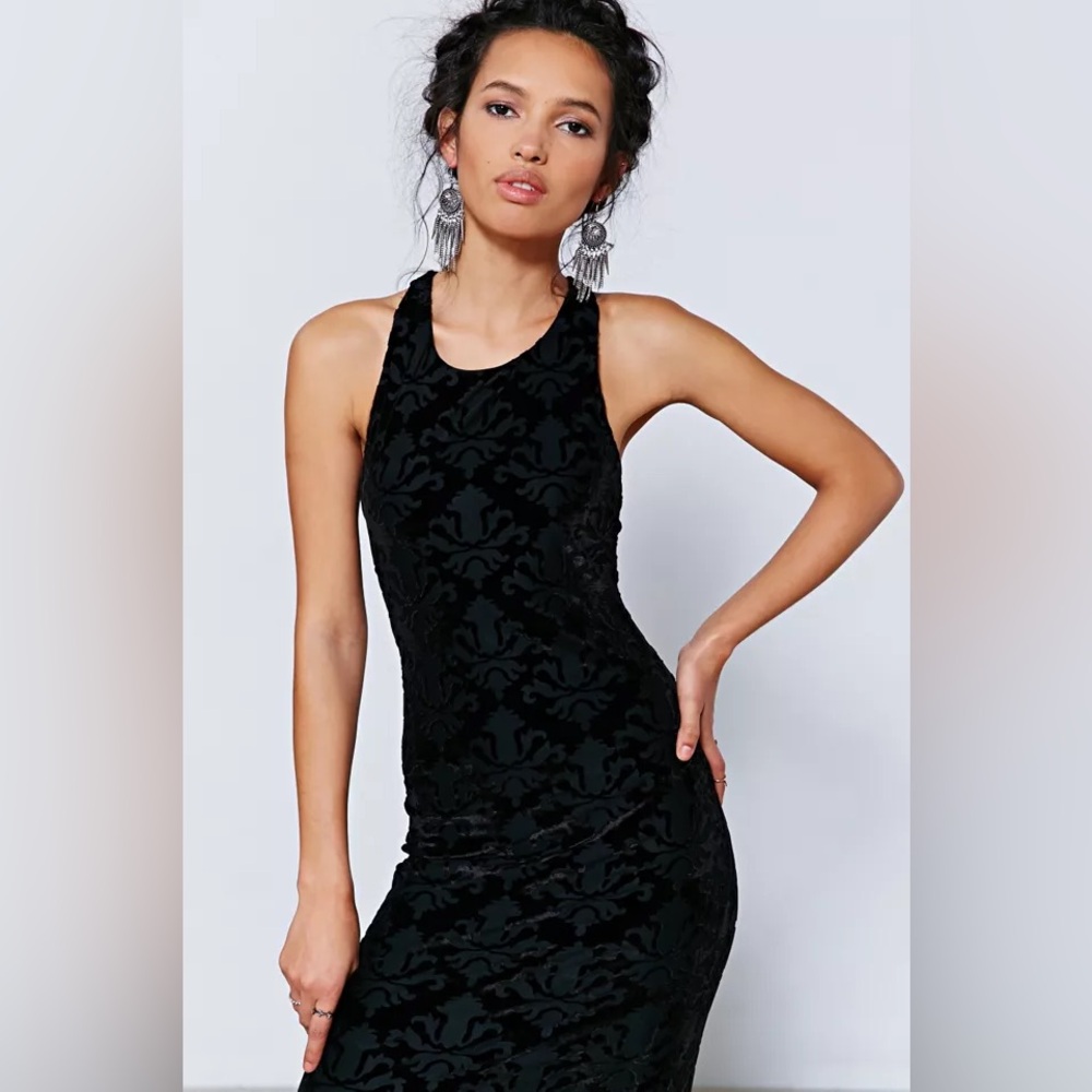 Urban Outfitters - Pins and Needles Baroque Black Velvet Midi Dress - Small - Picture 4 of 8